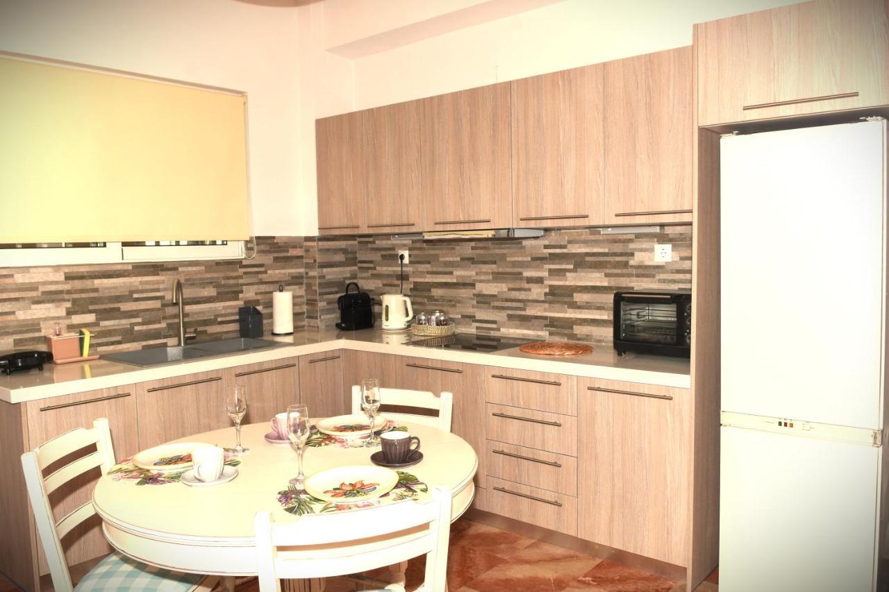 Ellis House Agrinio Exterior foto
